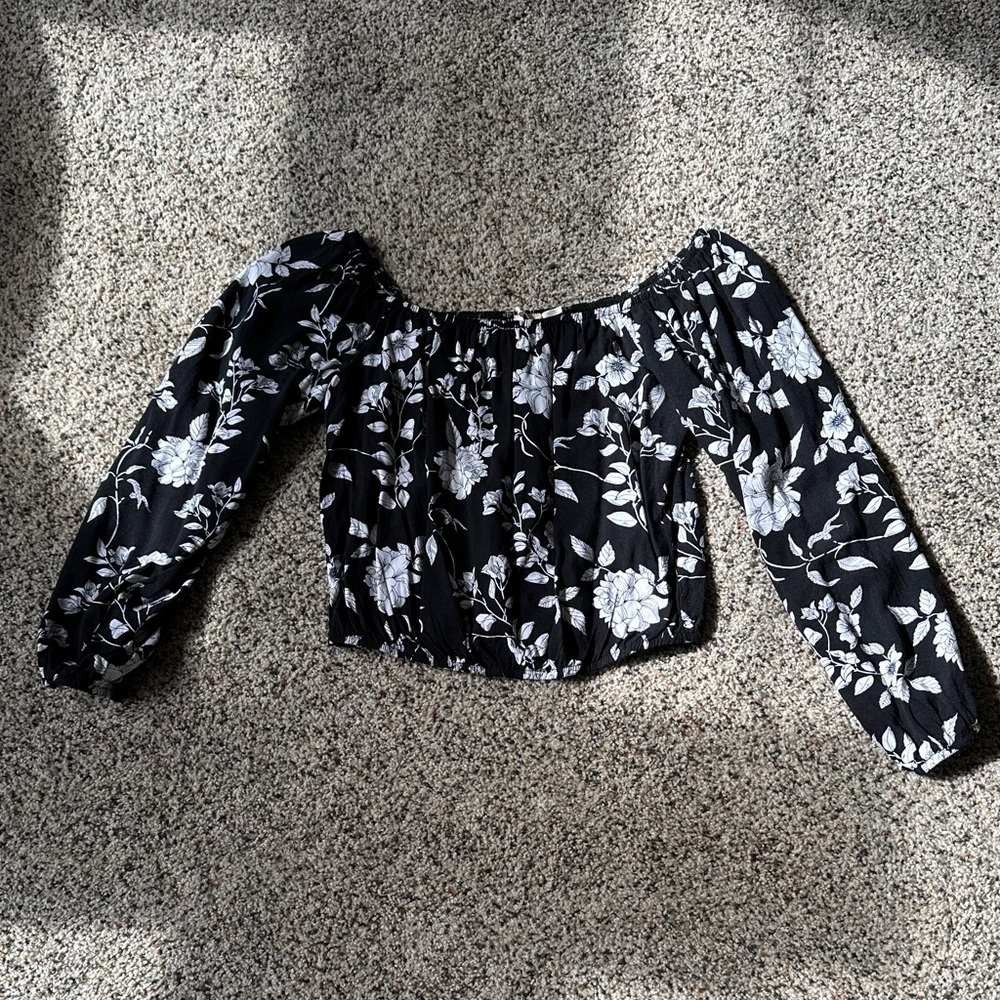 Small Top 🖤 - Picture 1 of 4